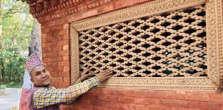 काष्ठकलामा सिपालु भीमबहादुर