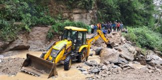 बाढीले अवरुद्ध दिक्तेल-चखेवाभञ्ज्याङ सडक सञ्चालनमा