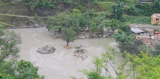 बाढी आउँदा विश्वकै ठूलो शालिग्राम शिला डुबानमा