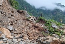 पहिरो र बाढीका कारण देशका विभिन्न राजमार्ग अवरुद्ध