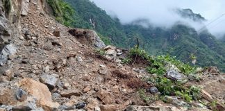 पहिरो र बाढीका कारण देशका विभिन्न राजमार्ग अवरुद्ध