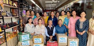 रसुवा बाढीपीडितका लागि सृष्टि क्रिएसनद्वारा तीन लाखकाे टी-सर्ट सहयोग