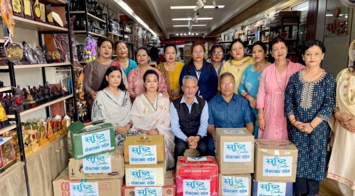 रसुवा बाढीपीडितका लागि सृष्टि क्रिएसनद्वारा तीन लाखकाे टी-सर्ट सहयोग