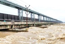 सप्तकोशीमा पानीको बहाव बढ्याे, ३१ ढोका खोलिए