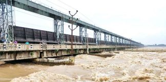 सप्तकोशीमा पानीको बहाव बढ्याे, ३१ ढोका खोलिए