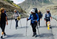 मनाङ पुगेका पर्यटक फर्किन थाले
